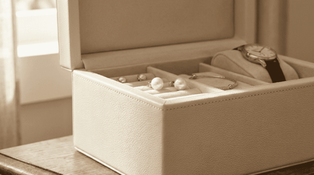 La boîte à bijoux en cuir : le chic contemporain