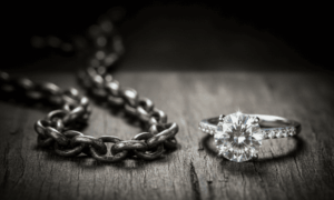 Les 7 erreurs à éviter absolument pour conserver ses bijoux toute une vie